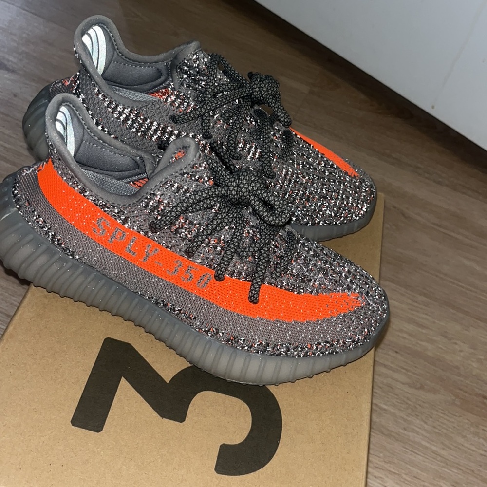 YEEZY
adidas Yeezy
Boost 350 V2 "Beluga" sneakers